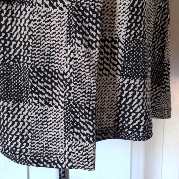 Banana Republic Black and White Print Wrap Dress - Picture 3 of 7